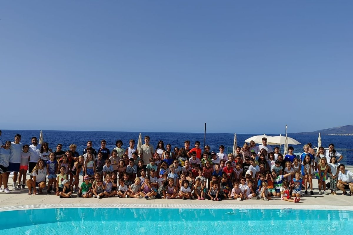 Foto familia Campamento de verano 2022 CMR